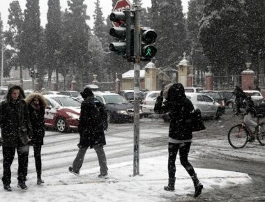 Καιρική «βόμβα»: Πυκνές χιονοπτώσεις, καταιγίδες και πτώση της θερμοκρασίας